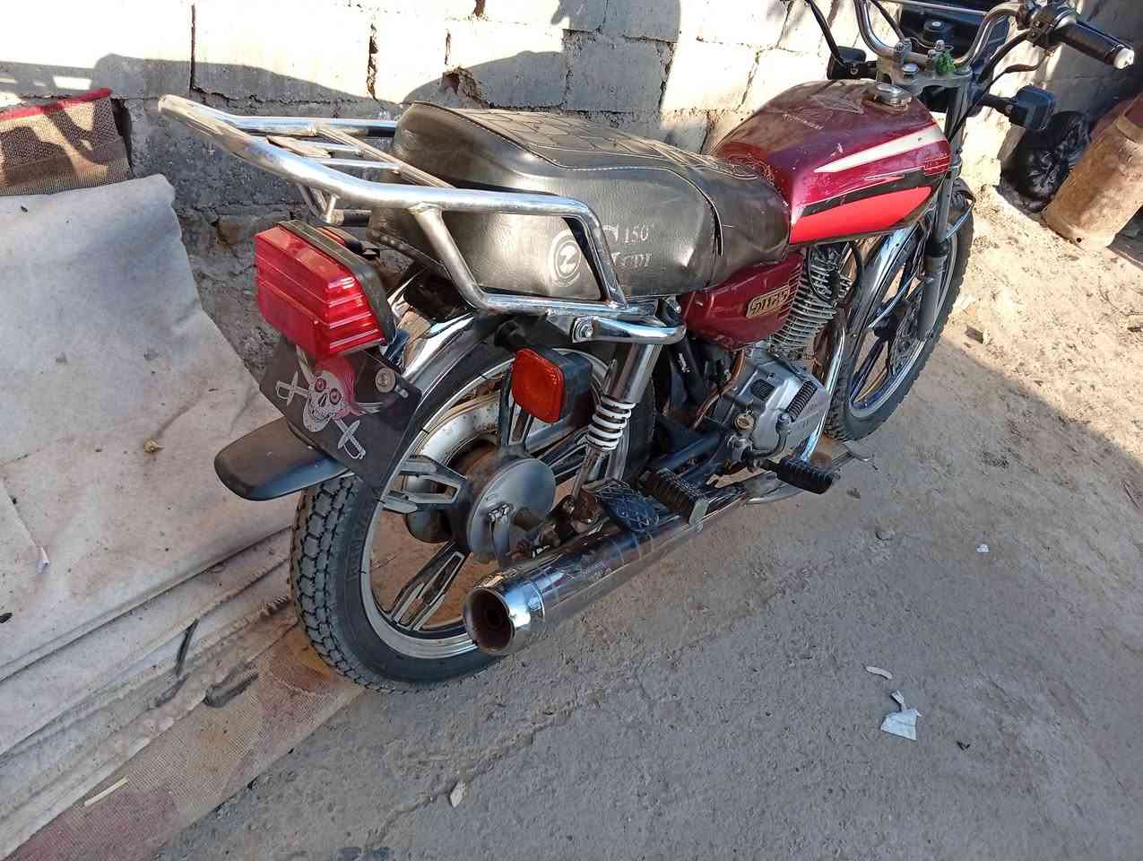 سلام عليكم دراجه سيفان اوراق اصولي  موديل 21  جديده السعر450 وبيه مجال   مكان حله كفل الإتصال  ***********
