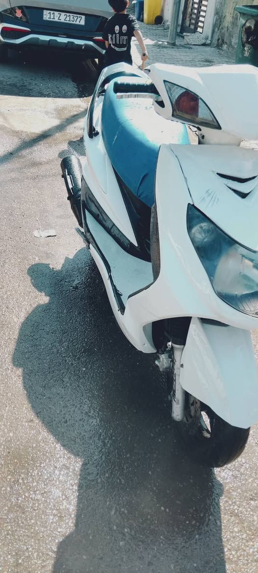 سلام عليكم سكنس فحل نوزل للبيع دراجة خير من اللة نضافة 98 محرك نضيف ممدود علي درنفيس بلادي كهرابائيات كلهة شغالة علي ناصي هورن دبل اشارة يمنة يسرة نكرة بكل وقت تجي بعينك وشوف تاخذهة من الباب اي خلل بيهة ترجعهة السعر 675 مكاني بغداد الحسينية مال راشدية  رقم *********** بي وتساب وتصال
