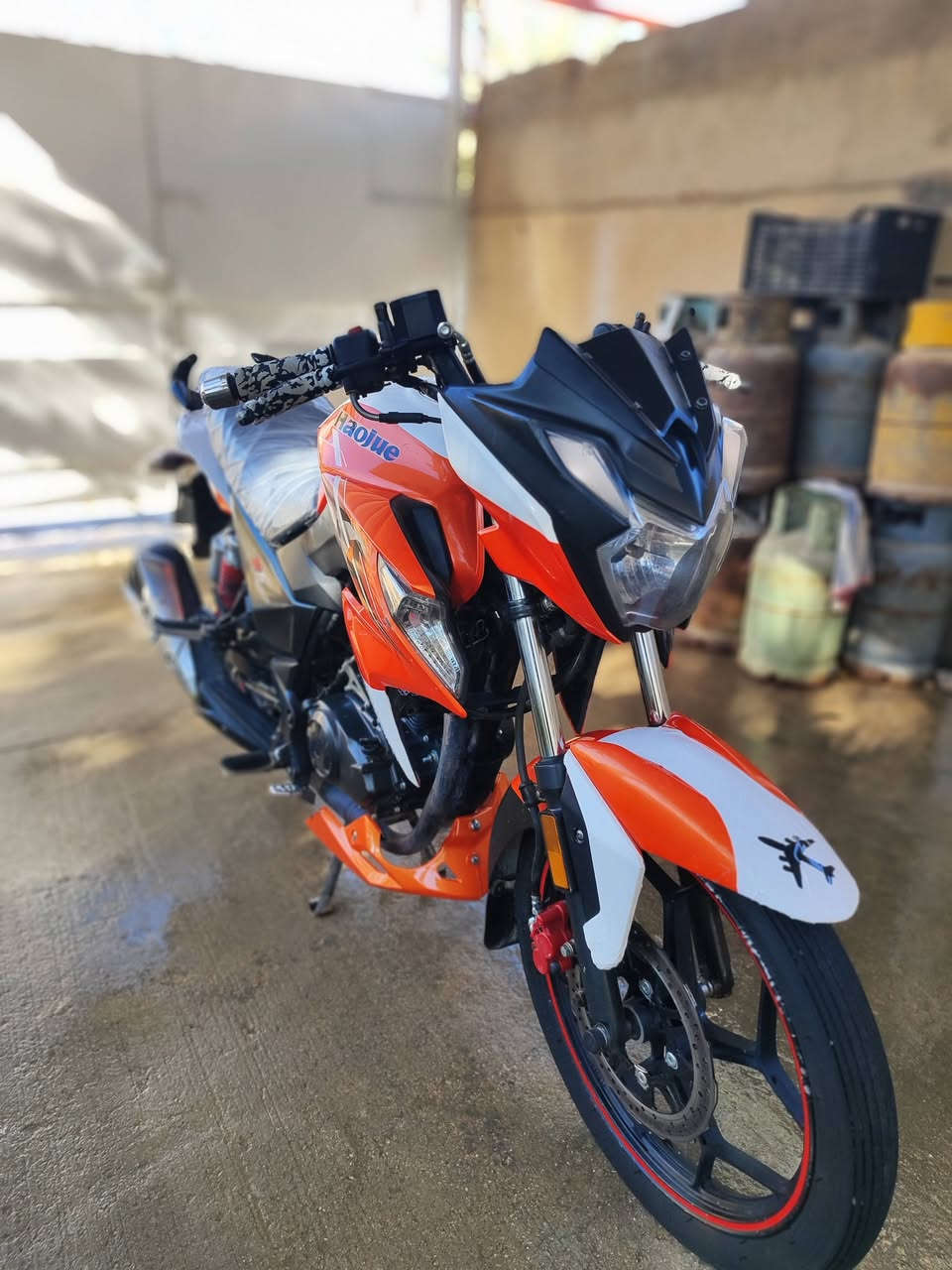 السلام عليكم 
للبيع او مراوس حسب القناعة 
هاوجي DF موديل 2020 مسجل لوحة انكليزي تحويل مباشر نظافة كما موضح بالصور كامل مكمل مابي نقص برغي 
السعر 2500 وبي مجال بسيط المكان عانه 
تواصل خاص
واتس اب ***********
