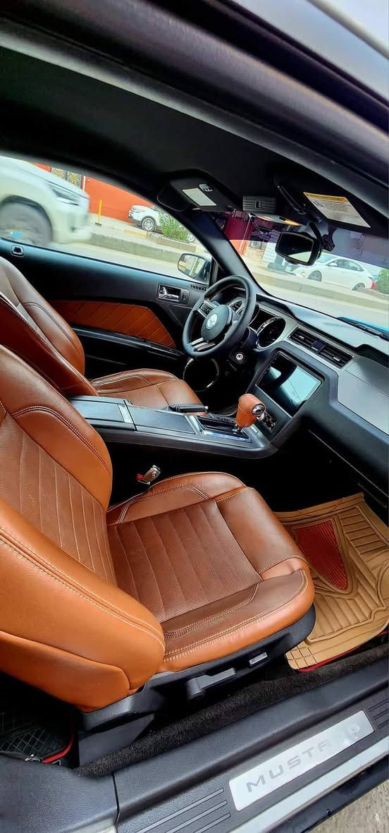 الحلوه للبيع ٢٠١٢ بريميوم
.
محرك٣٧٠٠
السيارة جديده ونصبتها تخبل
حادثها امامي بدون شواصي ولغود
وبالعراق قطعه وحده صبغ جاملغ خلف السايق
السيارة بيها نقوصات بسيطه  
تجي تشوفها اذا مو احلى من الصور لتشتري كلش معتني بيها
.
مكان السيارة اعظمية
سعرها ١١٠ 
.
***********
