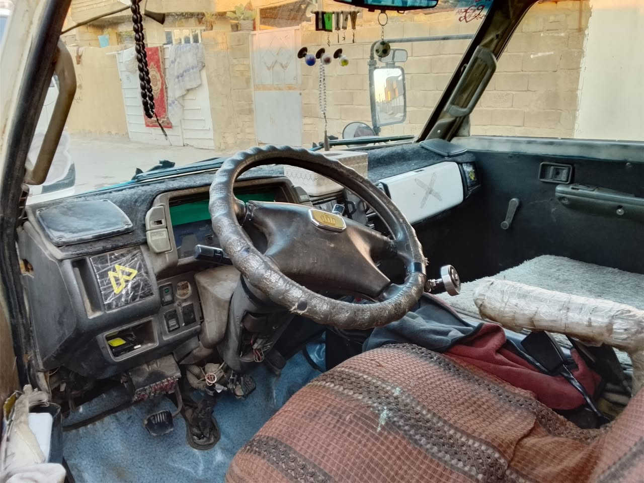 السلام عليك اسيه موديل 93 كير محرك  اكسن صدر أمام وصدر خلفي جدد  محركه 300  بريجو  كهربائيات  كله شغاله سياره خير من الله ما ناقصه شي  السعر 48 وبيه مجال  وإذا اكو مراوس بجنبي أو فتون كون رقم نكليزي فقط  ***********
