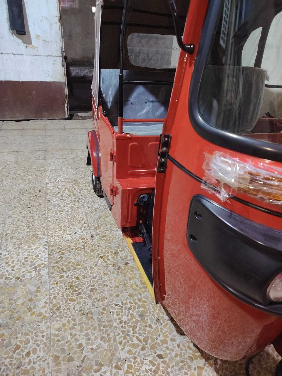 سلام عليكم تكتك مديل 22 مكفوله كفاله عامه
عده تعمير خياس تكتك خير من الله رقم وسنويه
تكتك جاهزه مانقصهة اي شي
مكان العماره ساحت العرضات قرب شؤن مرئه
باقي تفاصيل 
***********
