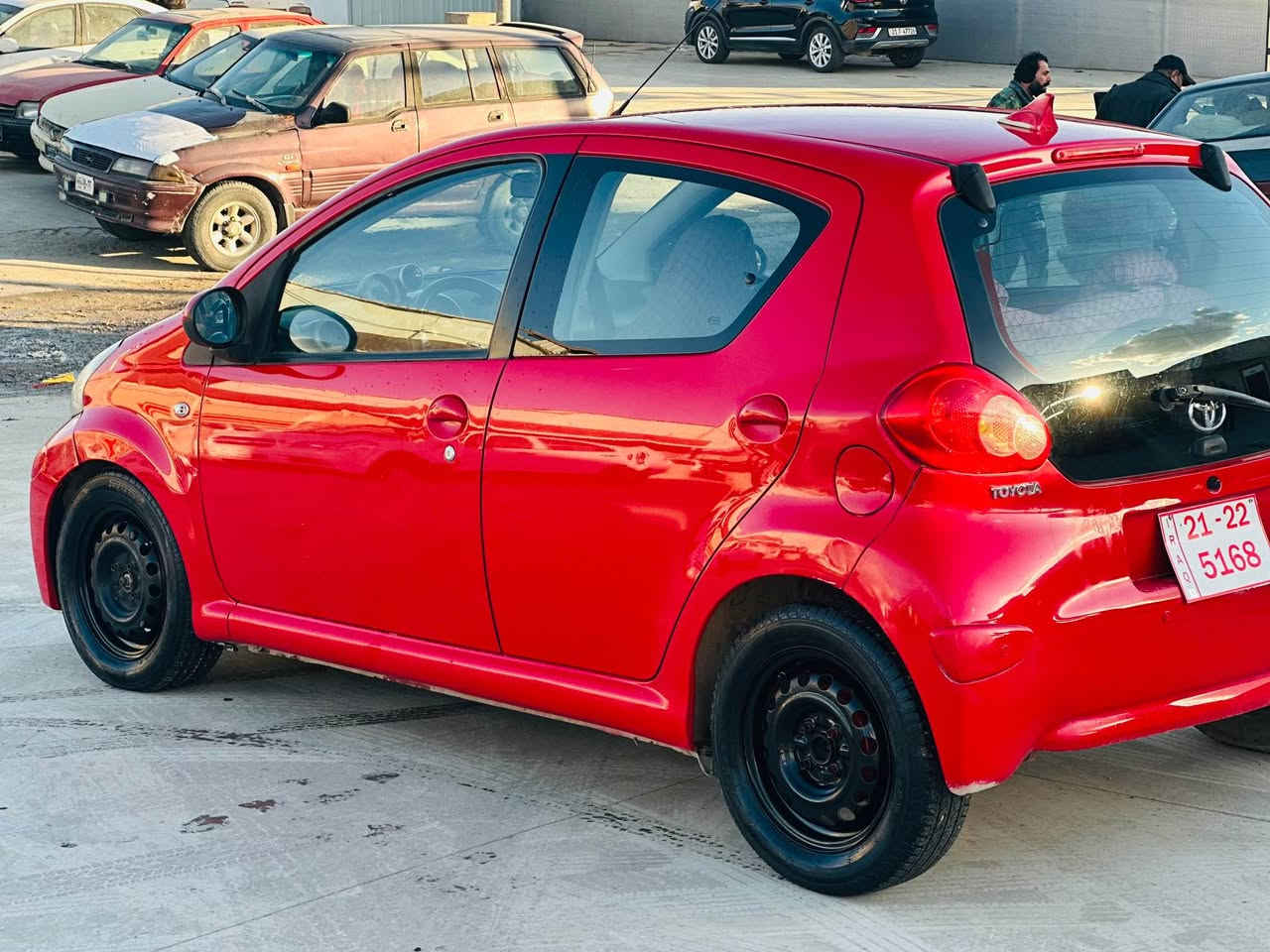 تویتا یارس ساخ ساخ
٢٠١٤ بەسمەیە سەیارەکە
گێڕومەکینەو کارەبای بە شەرت
بێ بۆیاخ 
موسو براوە و دەعمو لیدراوی بە شەرت
سعری کۆتای ٣٩ گەڵا
*********** Singapore
