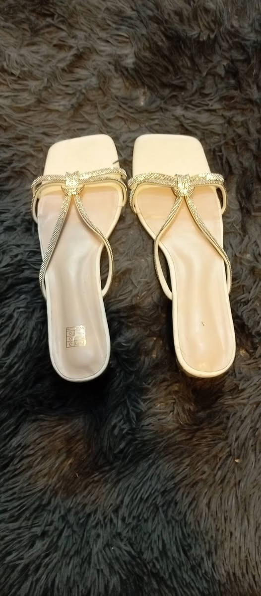 القطعه ب5حذاءفلات نسائي عنوان سبع البور مقابل صالون صباءبيوتي
التوصيل مجاني


**إذا كنت صاحب هذا الإعلان وتريد حذفه لأي سبب، رجاءا أرسل رسالة إلى الدعم الفني**