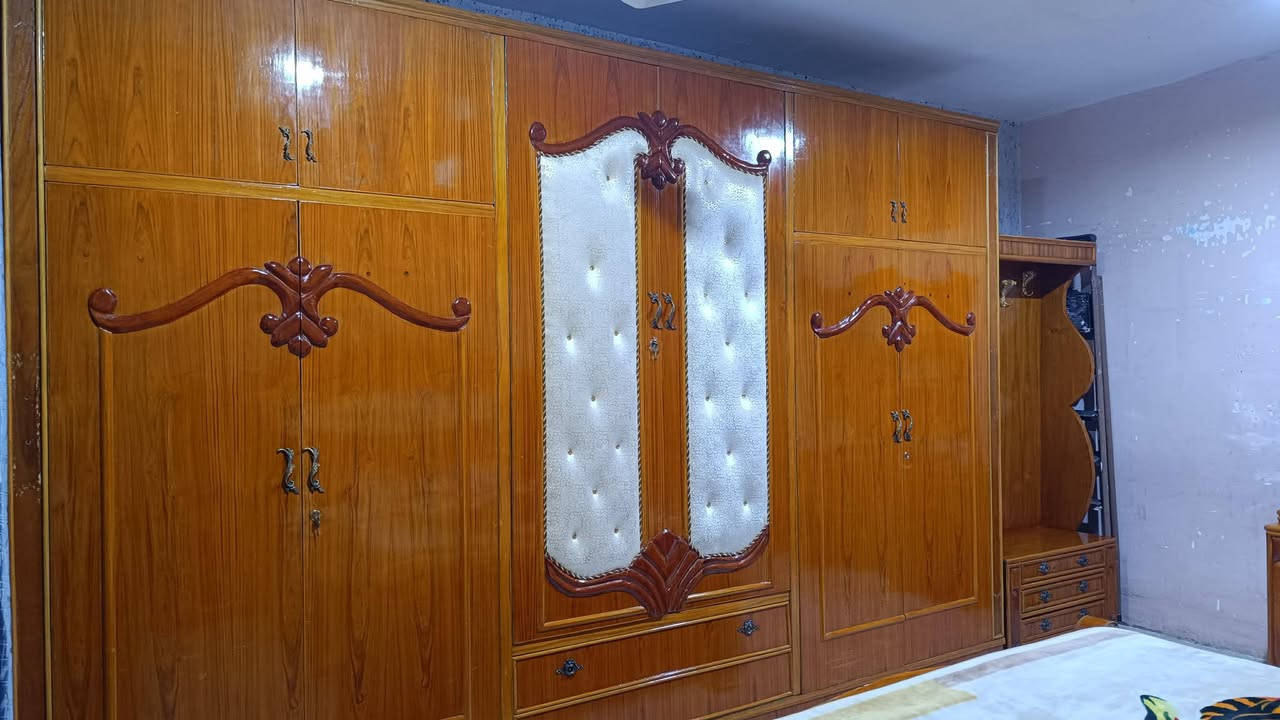 غرفه تسكام صاج داخل وخارج ام السته طابقين ظهر جرجوبه نظيفة كلش نقش بورمي سقف وقاعده  مكاني محاويل للاتصال ع الرقم ***********
