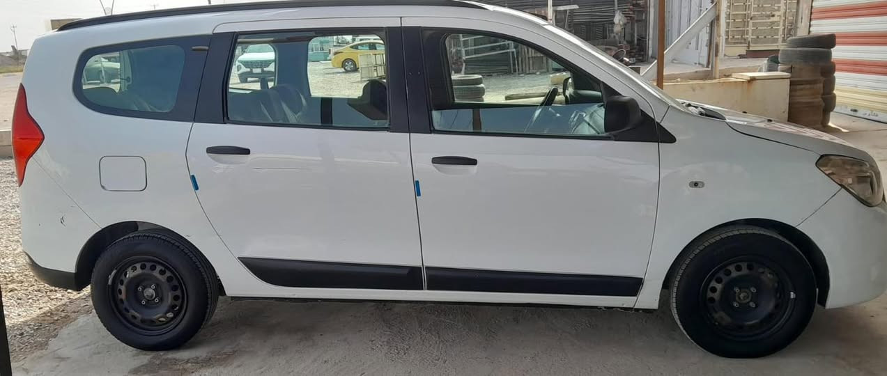 سلام عليكم ... 
للبيع... رينو لودجي فرنسي
 7 ... راكب
  لون ... ابيض
 موديل..  2019 
ممشاها..  ٢٠٠ الف ك قابلة للزيادة 
رقم .. كربلاء انكليزي الجديد مشروع وطني حرة تحويل مباشر سنوية تنتهي بشهر ال ٤ بسمي 
غرفته نضيفة ٩٥% 
كهربائيات شغالة 
كَير خير من الله  مكينة 1600 اقتصادية 
حدادية جديدة 
تخم تاير جديد 
بدون صبغ فقط اماكن بارد تجي تاخذ سونار  
معروضة ب سعر 100 وبيه مجال حك الجية 
للأستفسار اكثر اتصال او واتس اب  ع رقم ***********
