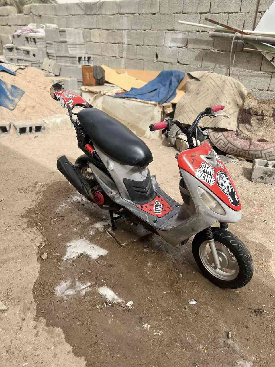 سلام عليكم ماكس قجمه للبيع محركها ناعم بوشه 49 رايدها ب ٥٠٠ وبيها مجال مكاني. بصره الجزائر  التواصل ***********
