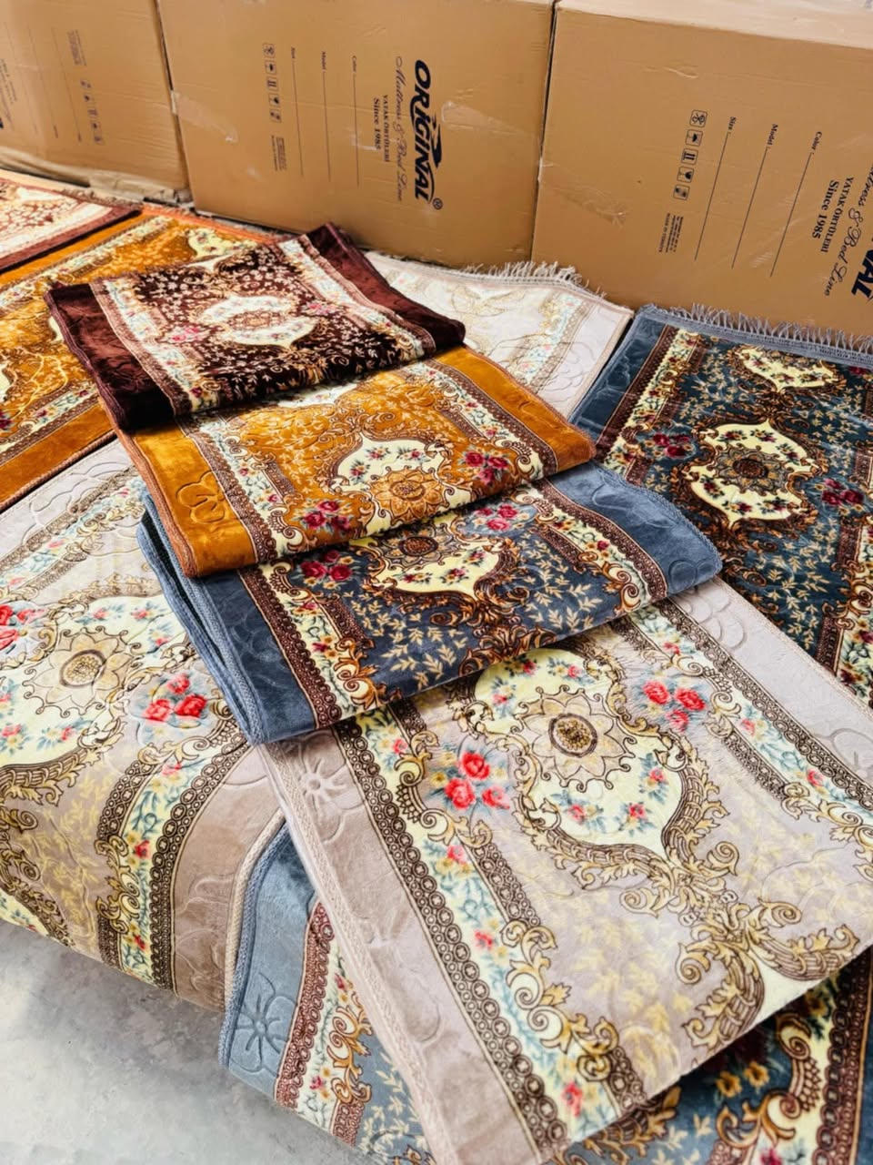 عرض خاص الى يوم ١-١ فقط 
مدة قديفة مترين ٦٠٠٠ 
مدة قديفة ثلاثة متر ٨٠٠٠
مدة قديفة ٤متر ١٠٠٠٠
------------_--------
زولية قديفة ٣*٢.   ١٥٠٠٠ الف 
زولية ٣*٤ .. ٢٥ الف 
زولية ٣*٥.   ٣٥ الف 
الموقع /سوق سومر /ثاني فرع محل ركن 
للاتصال ***********
