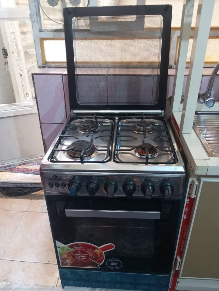 طباخ وثلاجه وكاونتر وسرير طفل للبيع نضيفات كلش الي يريد يراسلني واتساب
واتساب ***********
