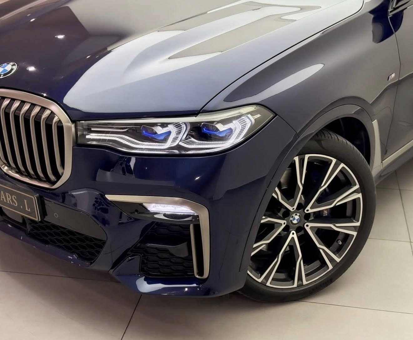 طلب خاص شركة العروش
طلب خاص شركة العروش 
BMW X7 M50i Individual 
بي ام دبليو اكس٧ خليجي شركة العروش طلب خاص ( اندفيجوال) 
موديل : ٢٠٢١ 
الممشى : ٧٥٠٠٠ كم فقط . 
كلين تايتل كفالة عامة 
اعلى مواصفات : 
محرك ٨ سلندر ٤.٤ لتر توين توربو ٥٢٣ حصان . 
جگات Air suspension 
٧ راكب 
رادارات ٣٦٠ ( مانع تصادم ) 
كاميرات ٣٦٠ درجة 
قيادة ذاتية ( autopilot ) 
اوتو پارك auto park 
مساعد رجوع auto reserve 
ابواب شفط
بانوراما 
سقف روز رايز Sky Lounge View 
سقف كنتارا 
‎مقاعد جلد + خزن + هيتر + تبريد 
مقاعد مساج 
سماعات من نوع harmon/kardon 
حاملات اكواب تسخين + تبريد 
گير كرستال 
شاشات خلفية 
پردات خلفية كهربائية 
داشبورد خشي 
انارة داخلية متغيرة Ambient lighting
اضائة ترحيبية 
ويل طلب خاص BMW Individual 
وغيرها بعد مواصفات 
-
السعر : 62.000$ 
للاستفسار اكثر التواصل عبر الواتس اب :
***********
