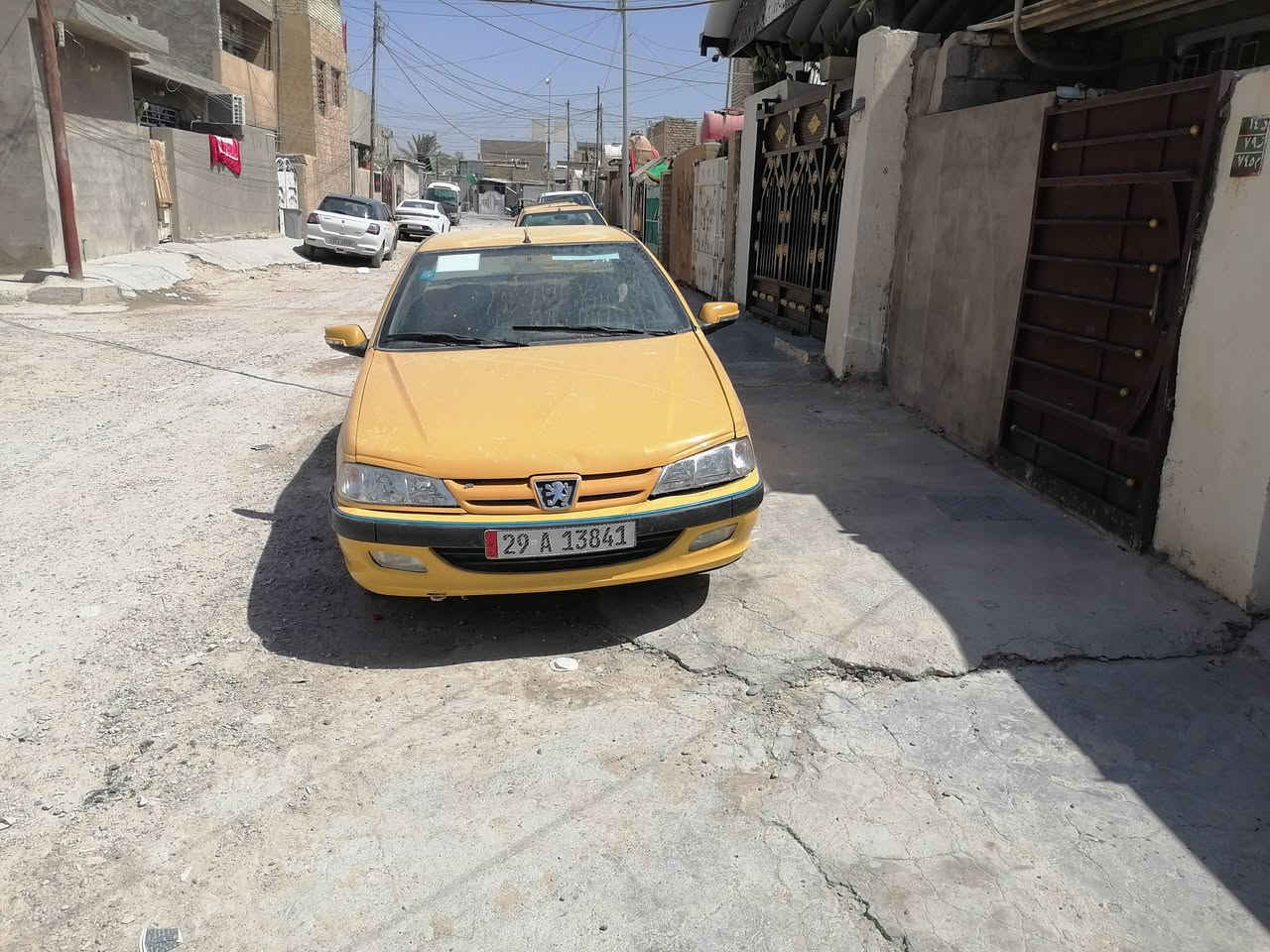 بيجو باص ٢٠١٥كير مكينة وتبريدوكهربائيات كولهة شغالة مصفرة هيئة وغرامات رقمها واسط الاتصال ع الرقم ***********
