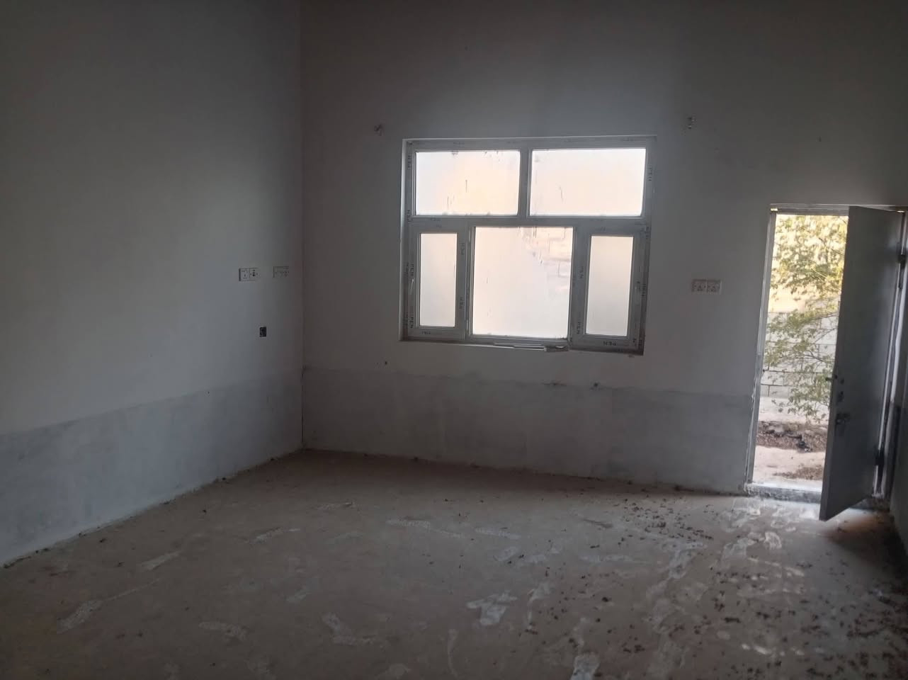 65 مليون مع المجال للمشتري الجاد 
 #للبيع دار سكن 
المساحه الكلي (550م)
مساحة الأبناء (170م)
بناء الدار بلوك درجة اولى الأساس حجر+صب كونكريت السقف صب كونكريت 
يحتوي على غرفتين صاله مطبخ استقبال تخاريج داخليه و خارجيه 
العنوان الكوفه ناحيةالبراكيه قرب مدرسة الأهرام شارع السبيس التبليط عل شارع العام مباشر 
للتواصل معنا *********** ابو سلطان للعقار 
(((مكتب الوصال للعقار1))
((***********وتساب))
