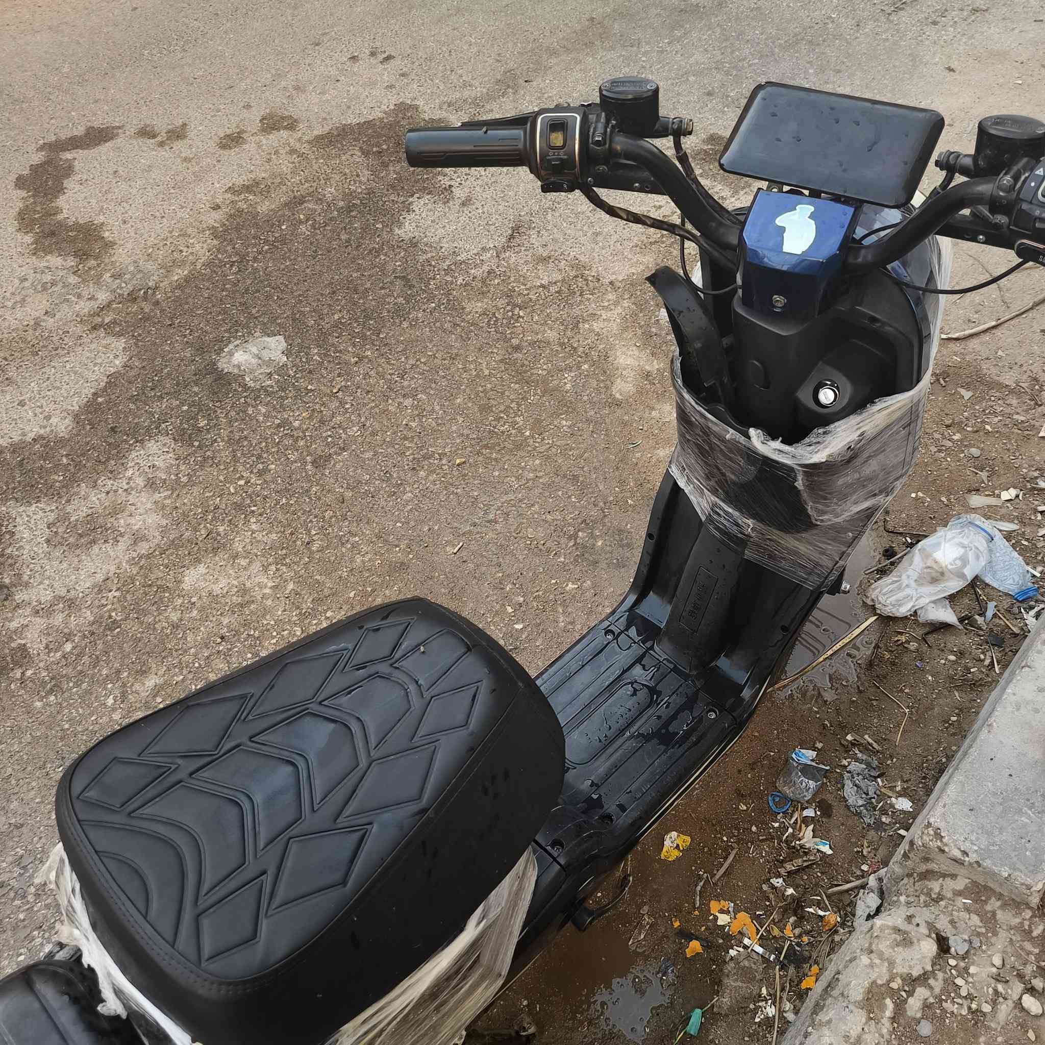 بايسكل R9 للبيع 
كهربائيات مابيها اي عطل 
بطاريات شبه جديده 
نضافته 80%
250 قفل 
شاحنه اصلية 
ملحقاته كامله 
مكاني كربلاء المقدسة حي البلدية 
***********
