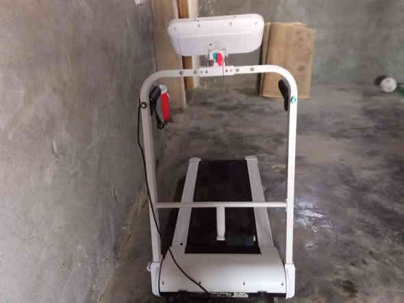 جهاز جري للبيع وزن ١٢٠ مستخدم قليل 
السعر ١٧٠ مكاني الحيدرية عمود ٤١٠ 
للاتصال ***********
