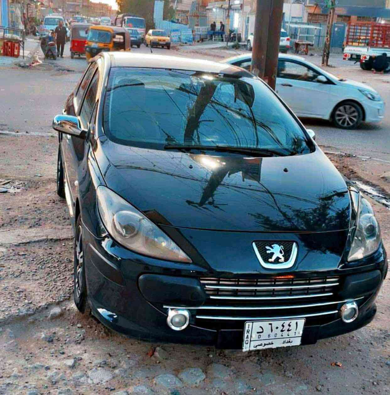 السلام عليكم للبيع بيجو 307 موديل 2006 بيه مكانات صبغ اني ابيع مصبوغ عام السيارة جاهزة من كل شيء نقصها بوشة صدر جهة السائق وميزانية وبلنص فقط  السعر 55 بيه مجال بسيط ***********

