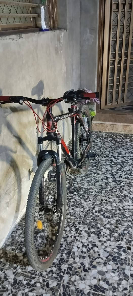 سلام عليكم بايسكل حجم ٢٧
كلشي شغال كير خلفي ٧ نمر شغال كير أمامي ٣ نمر شغال مابي شي بريكات دسك أمامي خلفي شغالات دبل أمامي شغال تثكل وتخفف براحتك البايسكل مكينه شيمانو يباني اصليه البايسكل كله شغال عوزه بس استاند سعر ١٢٠ وبي مجال مكاني بغداد الجديده النعيريه التواصل عل الرقم ***********
