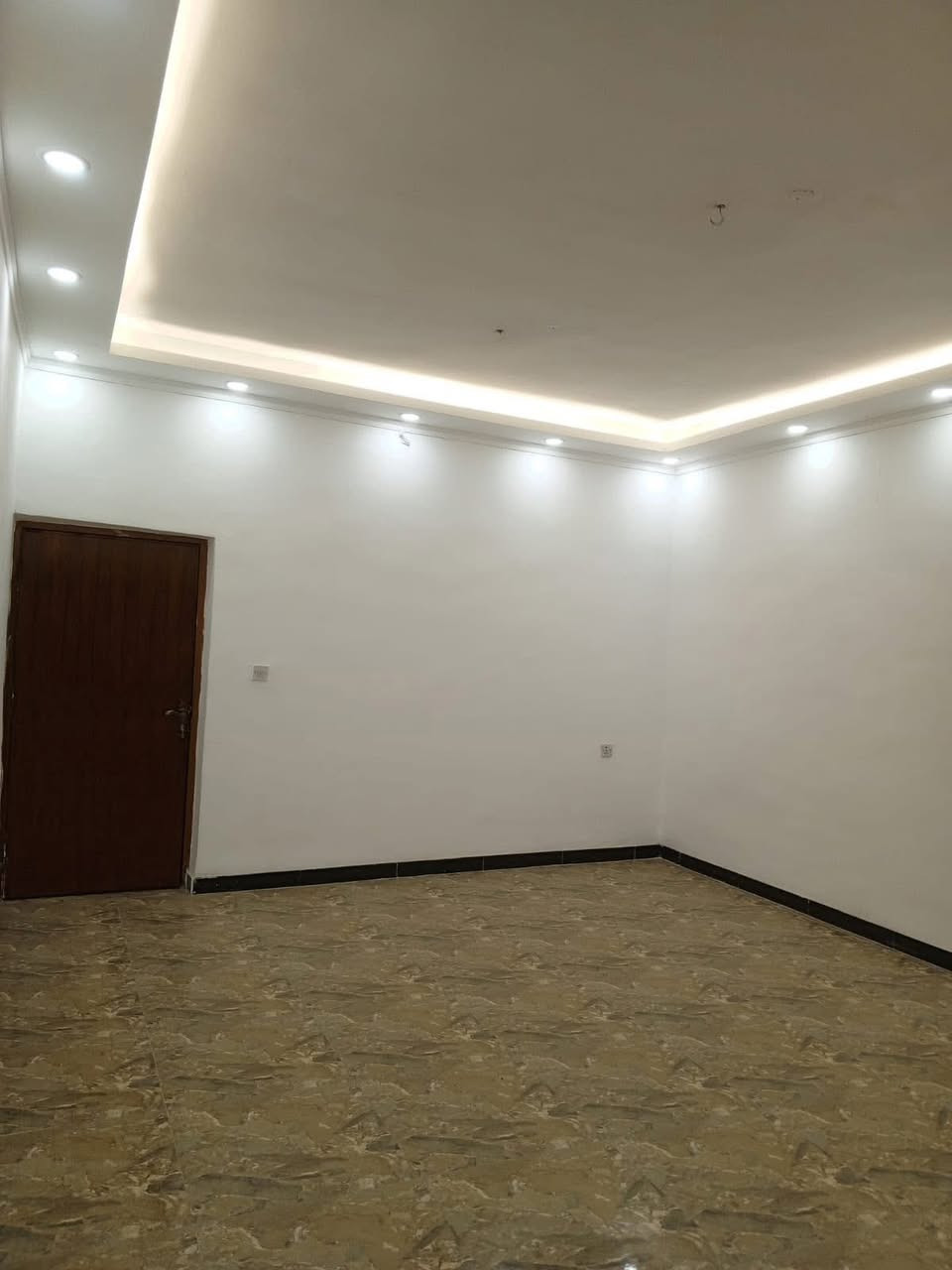 ❗️دار للبيع ❗️
مساحة ١٣٥ م
عرض ٩ م نزال ١٥ م
.
يحتوي على 
⛔ 2 غرفة نوم
⛔استقبال بسقف ثانوي حديث
⛔مطبخ كبير
⛔حمامات ثنين خارجية +2 داخلية
⛔ كليدور 2
⛔ترك خلفي وسطحين
⛔️كراج يسع سيارة

📍الموقع
 حي الجهاد مقابل شرطة نجدة حي الجهاد محلة ٨٩١ زقاق 52

 💵 السعر 260 مليون وبي مجال للمشتري

للاستفسار الاتصال على رقم📞
***********
