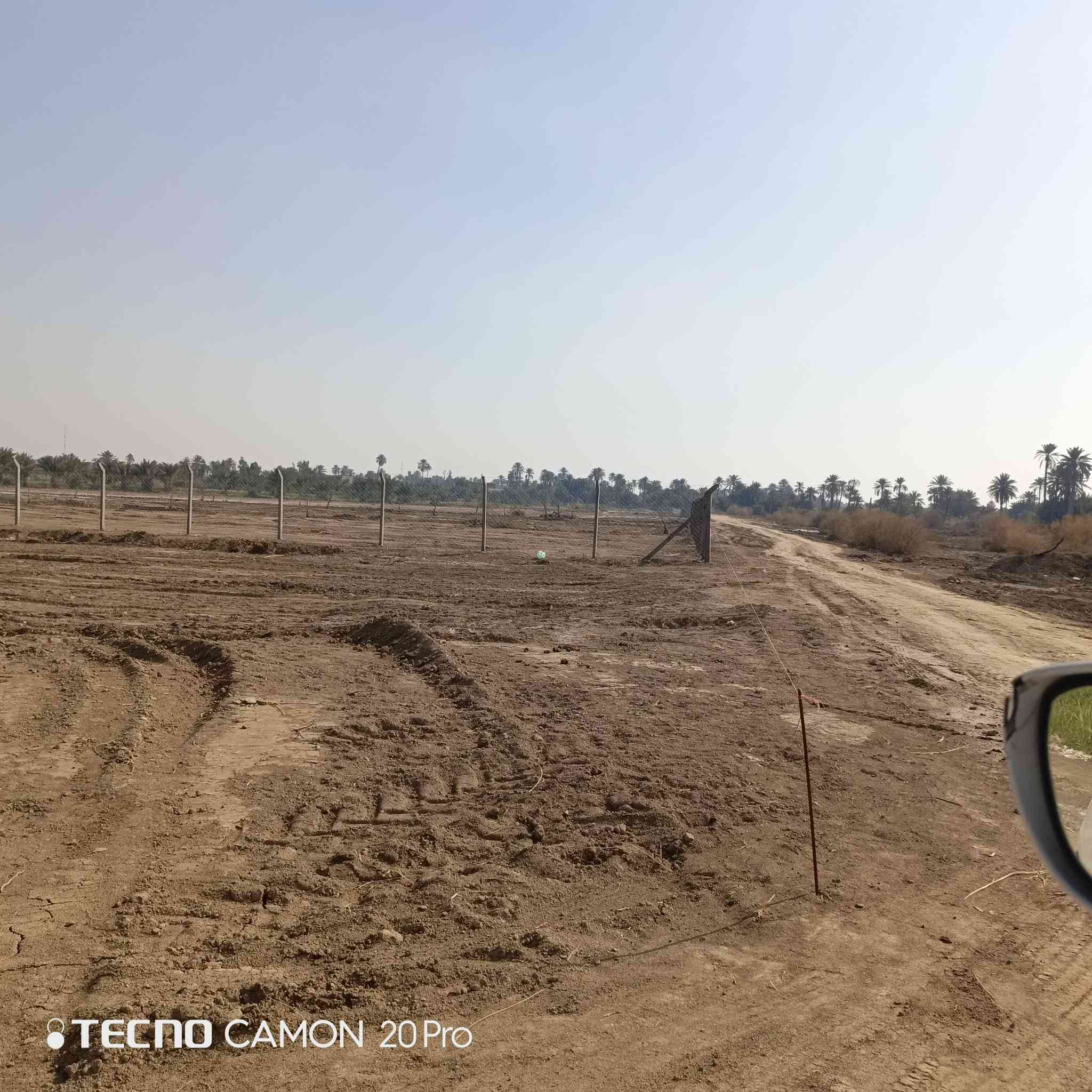 السلام عليكم قطعه ارض للبيع مساحتها 1700متر سند زراعي 25 قطعه مدفونه وكامله كهرباء طوارئ تحويل مباشر  شارع عريض 8متر  عنوانه كربلاء طوريج الخيرات أبو رويه لاستفسار ***********
