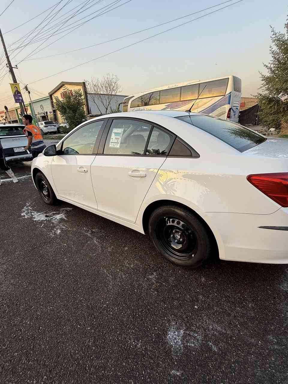 يالله سلام عليكم شوفر كروز موديل 2016 خليجي شركه المنصور ماشيه 90 الف محرك1800 محرك وكير بشرط  حداده السياره جديده وكاله وعليه ادامه بل كامل دوشمه جديده بوليش سياره خير من الله متصرف عليه الف دينار لل استفسار 
***********
