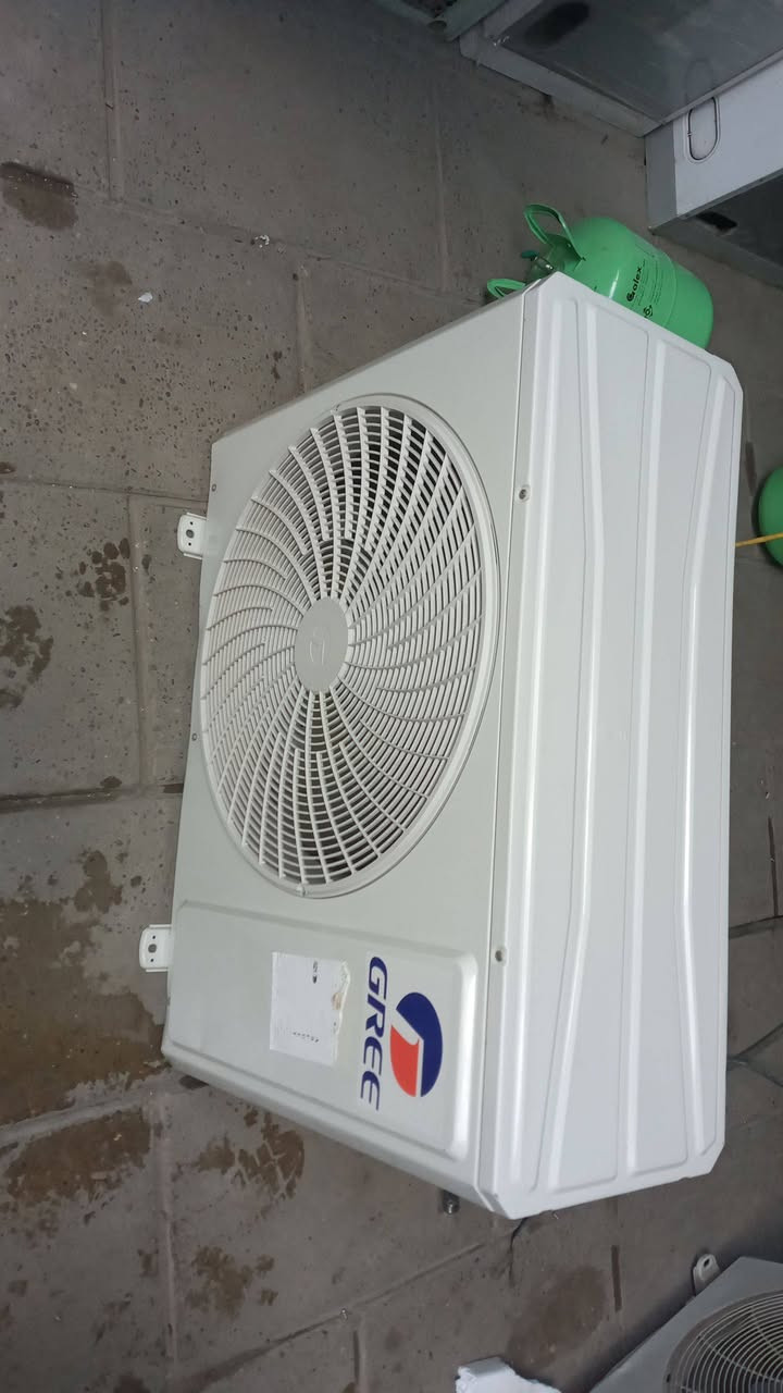 سبلت كري عادي 
٢ طن غاز ٤١٠ انتاج ٢٤ 
ابلادي ع وضع الشركه 
انتاج ٢٣ 
سعره ٥٥٠ 
***********
