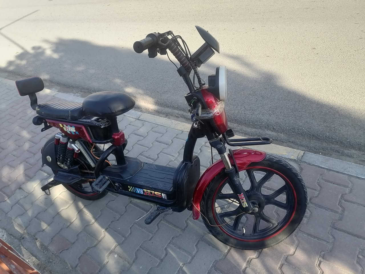 السلام عليكم دراجة شحن للبيع موديل 2024 نوع His دبل اشاره +اناره خارجيه البطاريات خير من الله شرط الفحص للتواصل *********** واتساب ماسنجر السعر 275 وبيه مجال حك الجيه العنوان ديالى بعقوبه
