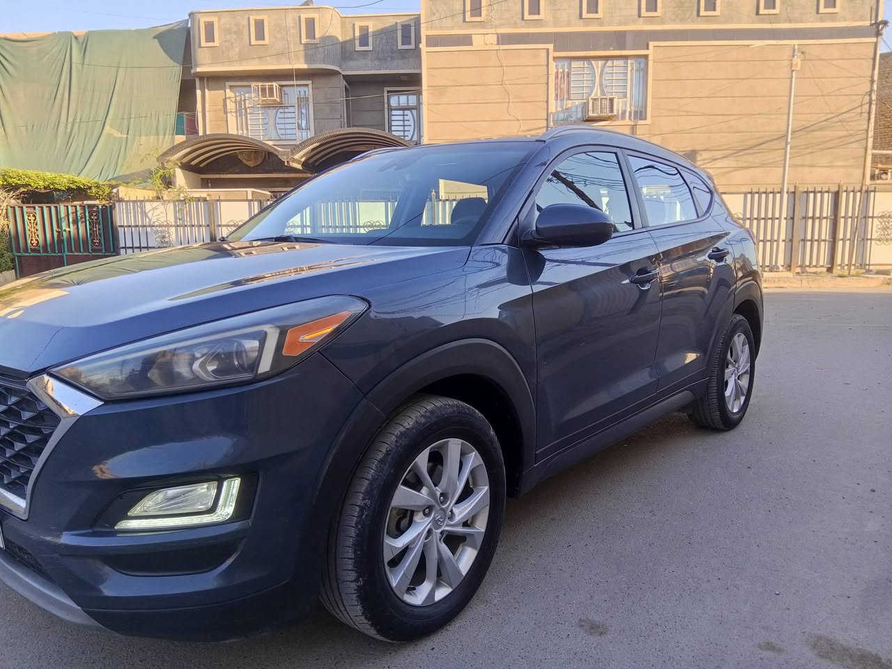 السلام عليكم توسان موديل 2019وارد امريكي صور الحادث وسونار منشورات السياره جديده  وجاهزه مكينه وكير وحداديه تبريد ثلج صدر تايرات جديد مكفولات ماشيه100الف العنوان بغداد رقم تلفون *********** السعر 132$ وبي مجال شي بسيط
