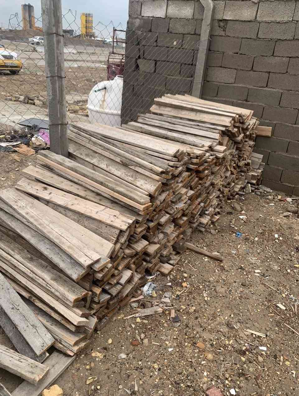 السلام عليكم خشب مقاصير لوح طول١متر/لوح طول٨٠بقار طول ٨٠+٧٠+٦٠+٥٠سعر المكعب٢٥٠الف العنوان بغداد بوب الشام ***********
