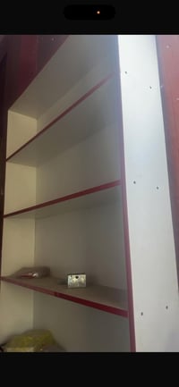 من رخصه صاحب الصفحه عندي فترينات عدد 3 ثنين نضيفات ثنين جوزي وحده ابيض...
