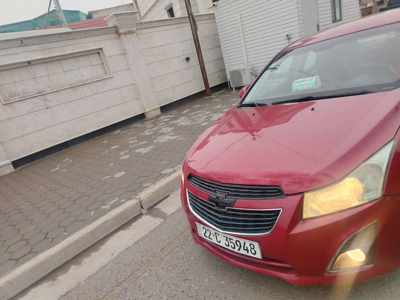 السلام عليكم 
شوفرليت كروز هاج باك
2013 
خليجي
محرك السيارة 1,800 تنفس طبيعي  ((المرغوب))
السيارة الحمدلله والشكر ما ناقصها شي 
باتري وتايرات واغلب التفاصيل مبدلها باصلي السيارة مال جناي وليست بياع شراي 
السيارة جانت بيد بنية بيها اثر شخط صفحة السايق  وصابغتها  
كير مكينه خير من الله  
تبريد ثلج 
شاشة 
تحكم ستيرن 
كاميرا 
كشنات جلد 
كهربائياتها كلها شغاله 
السعر 80 ورقة وبيها مجال بسيط حگ الجية
والله يوفق الجميع مكان حي الخضراء 
الاتصال على الرقم ***********
