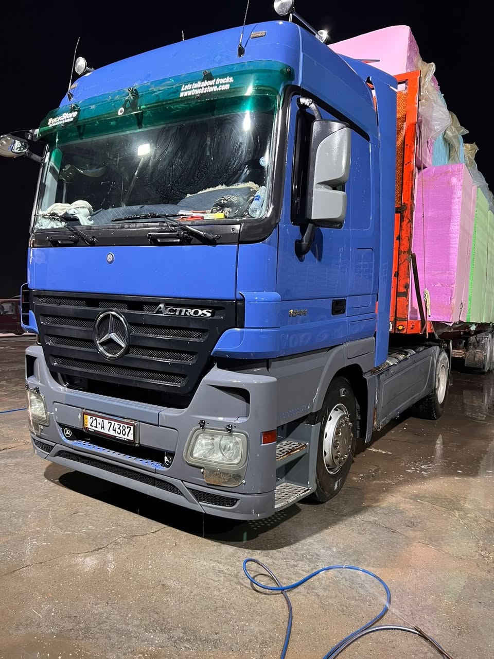 سلام عليكم تريله اكتروز دمعه موديل 2004 كلج كير 8 نمره اكسن برينه مكفوله من صبغ وضربه سياره نضيفه هيه وعربانتها رقم سليمانيه تحويل ثاني يوم سعر السياره 310وبيها مجال بسيط العنوان بغداد رقم تلفون /*********** يوجد واتساب
