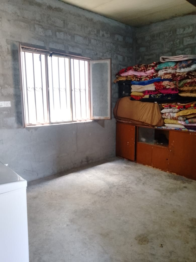 السلام عليكم  بيت للبيع  ١٠٠ متر بطويريج منطقه البياش فرع  مقابيل محكمه الرجيبه البيت اسهم  بسمي  ***********
