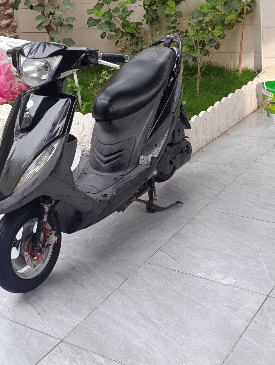 سلام عليكم دراجه ماكس عدله للبيع دراجه صارله سبوع من طالعه من رمبه كله بلاد ختم واحد ويه المكينه تاخذ وتفحص وين ماجان اذا مفتوحه ترجعه دراجه مكفوله كفاله عامه من طول لطول *********** للتصال
