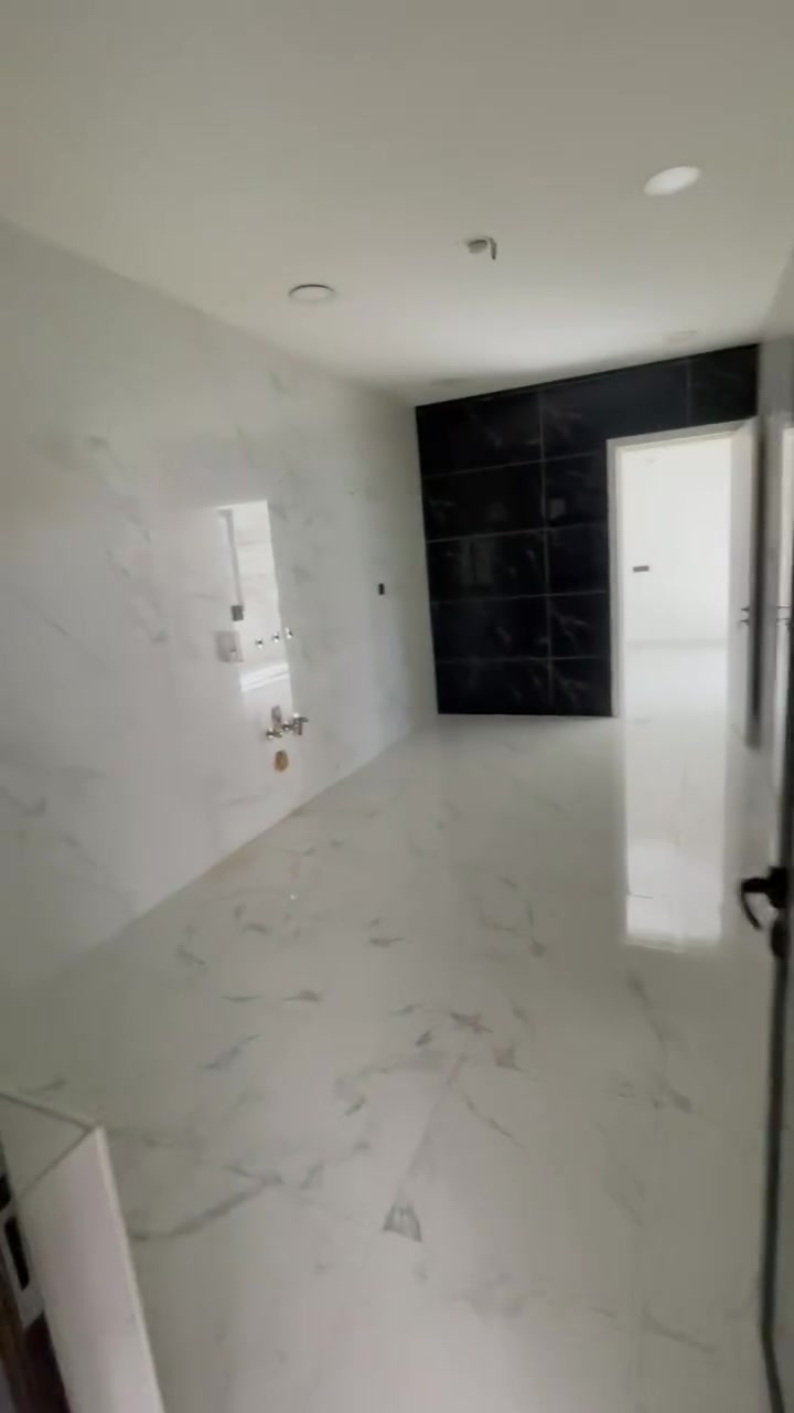 شقه للايجار طابق اول بالداودي محله 611ديلوكس محتويتاها
1-استقبال 
2-مطبخ 
3-حمام
4غرف عدد3وحده منهن ماستر 
ايجارها بشهر 14ورقه 
 بناء حديث ومساحه جبيره للستفسار.      ***********
