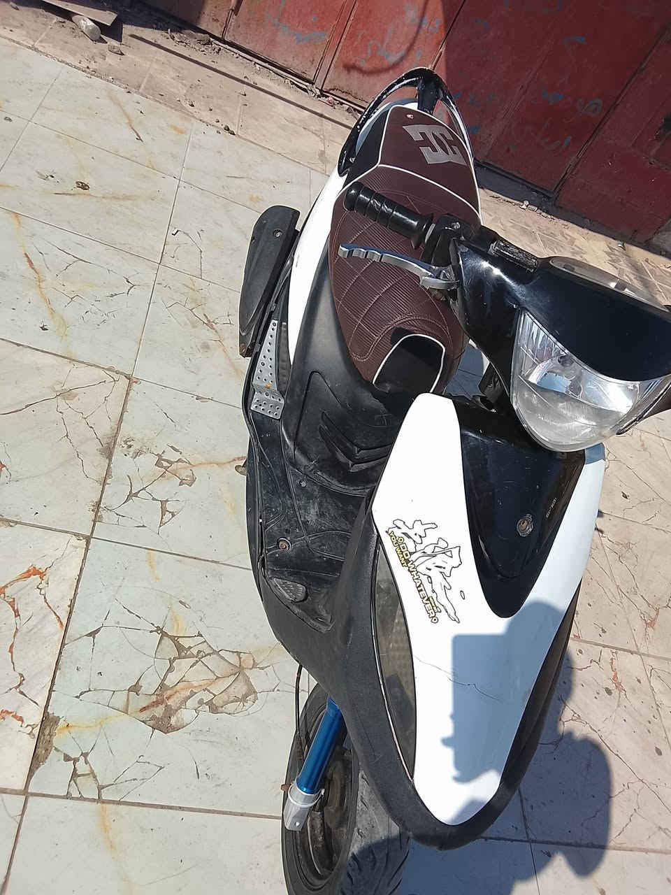 ماكس جاهزه وكلشي شغال سلف شغال وهندر شغال اشاير تشتغل بريك وره شغال والبربك الكدام شغال هم هورن شغال كلوب عالي وناصي شغال اصطب مزود نشره ورماش دبلات  مزودة سعرهه ٦٥٠ وبي مجال قلبل و عمبار بربك مزود و يدات بريك مزودات والمكينه شرط خرسه ماتنسمع شغاله واوكف يمه ماتسمعه المكينة موجوده بصور يمك لاتكلي مفتوحه لولا الي يريد يشتري يجي يفحص ويقتنع ياله ياخذه الدراجة تخبل لاتكلي بعد  شبيه مابيه مكاني موفقية رقميي
***********
