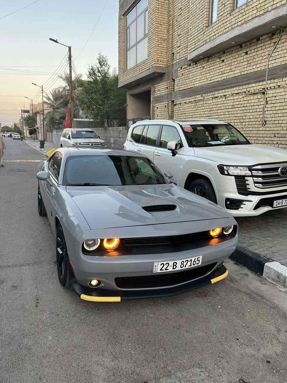 السلام عليكم
اول شي صلي على محمد وال محمد 
جالنجر GT  2022مواصفات عتياديه شاشه جبيره 
لون سموك ماكو بجماله 
سيارك كفاله عامه بيهه بس جاملغ امامي ايمن عكس السايق بدون لغد لو شاصي بدون ايرباك
الباقي كفاله السياره من الدعاميه للدعاميه تجي تفحص غير هل حجي خسارك فحص السونار وشنو التريده 
سياره صلوات تخبل جديده مبرمجه نضام SRT ولغه عربيه وتقليل صرفيه وانسه الدفانز بانزين عادي ومحسن وانه ما اخليلهه غير المحسن ودهن موتل 
كير مكينه كفاله ماشيه 36000ميل
سياره ما بيهه نقص برغي 
وسياره صلوات بيهه شلعهه ما توكف بصفهه ٦ سلندر 

مكاني بصره 
***********
سياره رقمهه اربيل ب اسمي اريد تحويل ما اسوي وكاله وبخدمتكم 🤍
