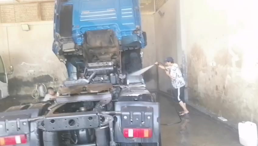 ***********
***********
مان تيكه ٢٠٠٢ مكينه رافسه كير جديد ٤ في ٤ تخم تاير حداديه خير من الله
علما السياره بدون أرقام
