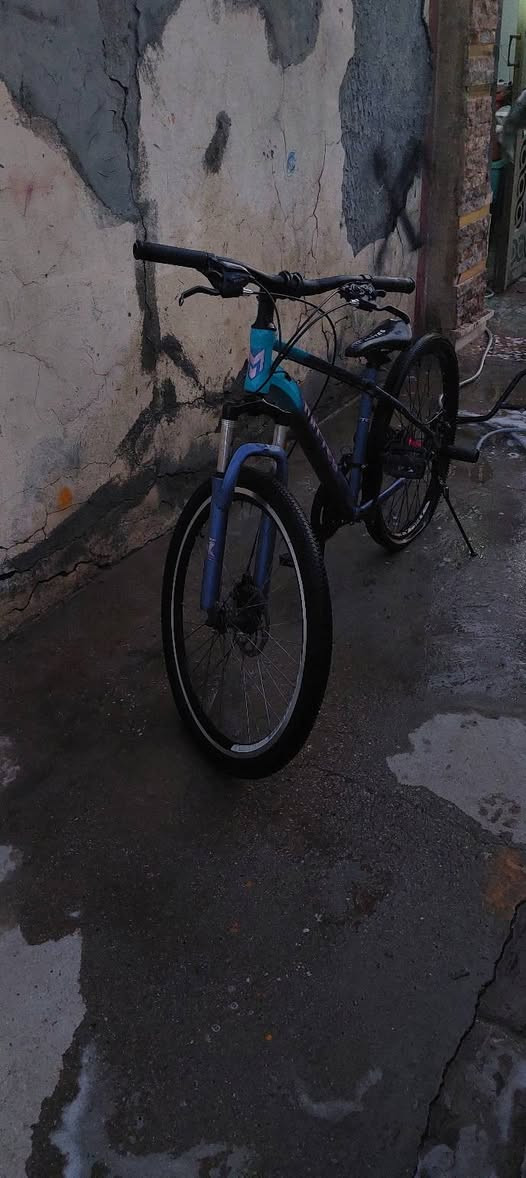 بايسكل بايك حجم 26 يتحمل وزن 150 بطيخه رياضيه سعره 100 الف وبي مجال واتساب ***********
