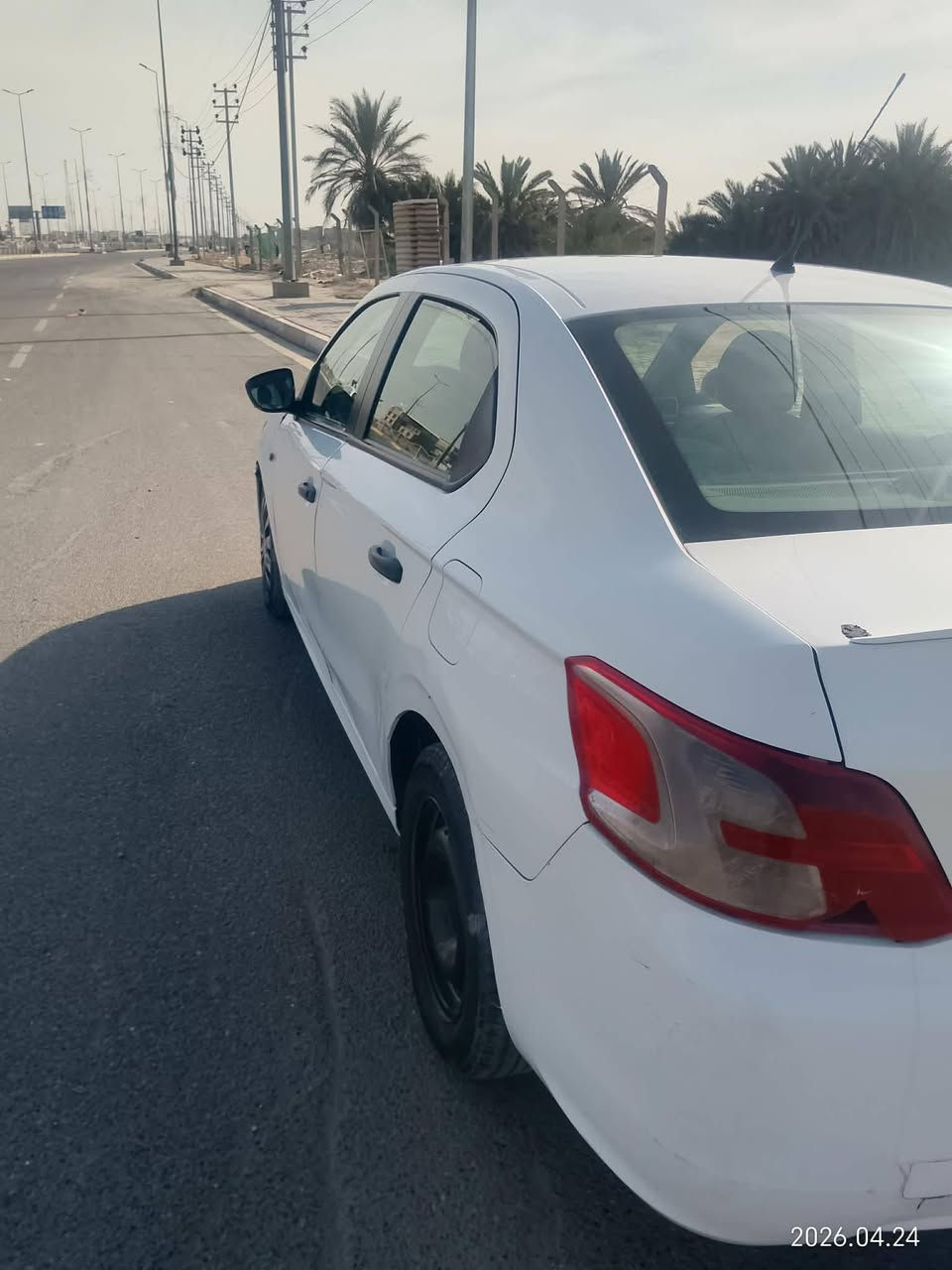 السلام عليكم ورحمة بيجو فرنسي البيع ٢٠١٤ السياره اي نقص مابيه بصمه تايرات كشر حداديه كير مكينه كله شعَغاله اي استفسار اتصل ***********
