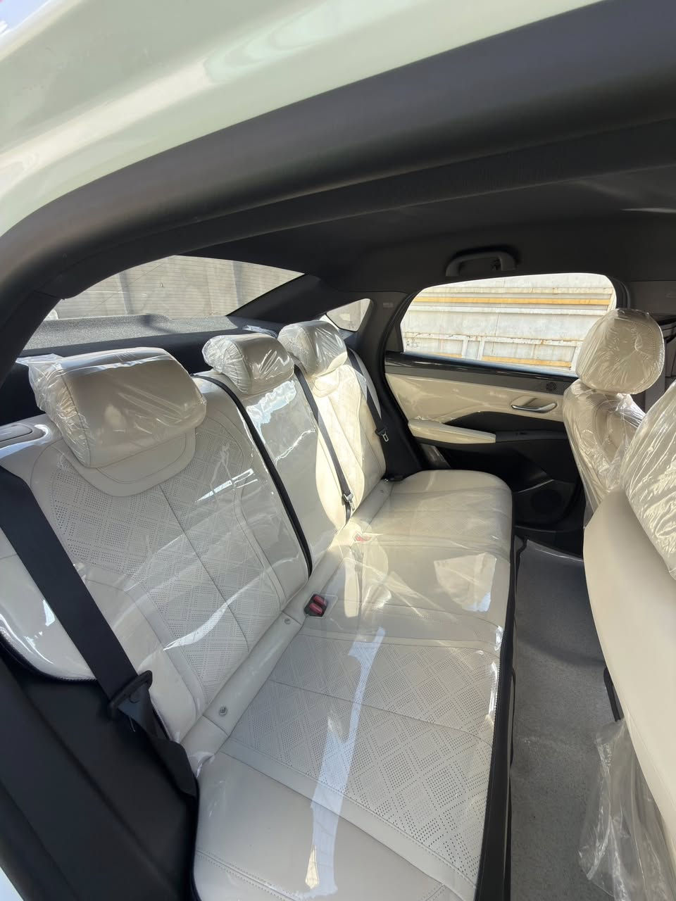 سلام عليكم BYD كن بلاص موصفات معروفه سياره اخت زيرو ماشيه 1600داخليه مغلفه او مدوشمه داخل كريمي سعر 118$ 

رقمي *********** عنواني بغداد حي العامل
