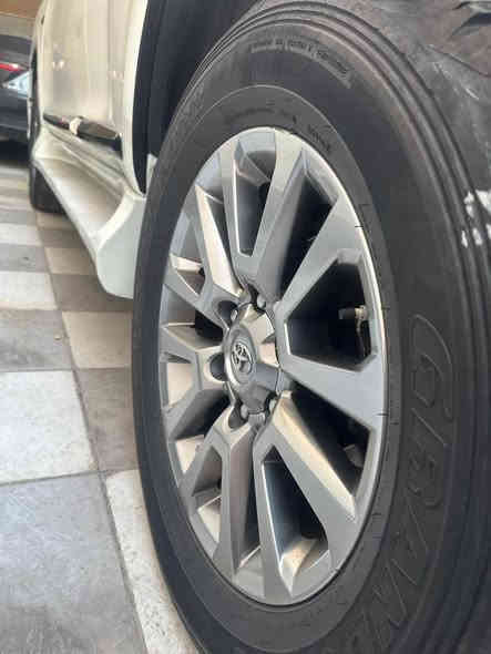 السلام عليكم .

للبيع تويوتا برادو  موديل ٢٠٢١

كويتي

 GX. R
 رقم بغداد  شبه مميز بااسمي  اللوحات الجديده هزه وسنويه
ماشيه ٢٩ الف كيلو   . 

محرك 6  سلندر 4000 
السعر $٤٦٥٠٠ 

مواصفات السيارة .نص الفول  

سيارة جديدة
بصمه. مكفولة كفالة عامة من الصبغ ومعجون وحت الشخط

المري شفط.والاشاير بالمري.

كراسي  جلد كهرباء  ( الاماميه ) 

تحكم استرين جهتين.

لايتات زنون.

حساسات امامية و خلفية مع كأمره .

ثلاجه .

اسبير تعليك.

دخول ذكي .مع اربع جامات اوتو.

طفايه حريق .

نظام APS . 

 شاشه عدد٣

مانع انزلاق.  

 بغداد شارع فلسطين او صليخ ٦٠٠ //
رقم الهاتف  ***********
