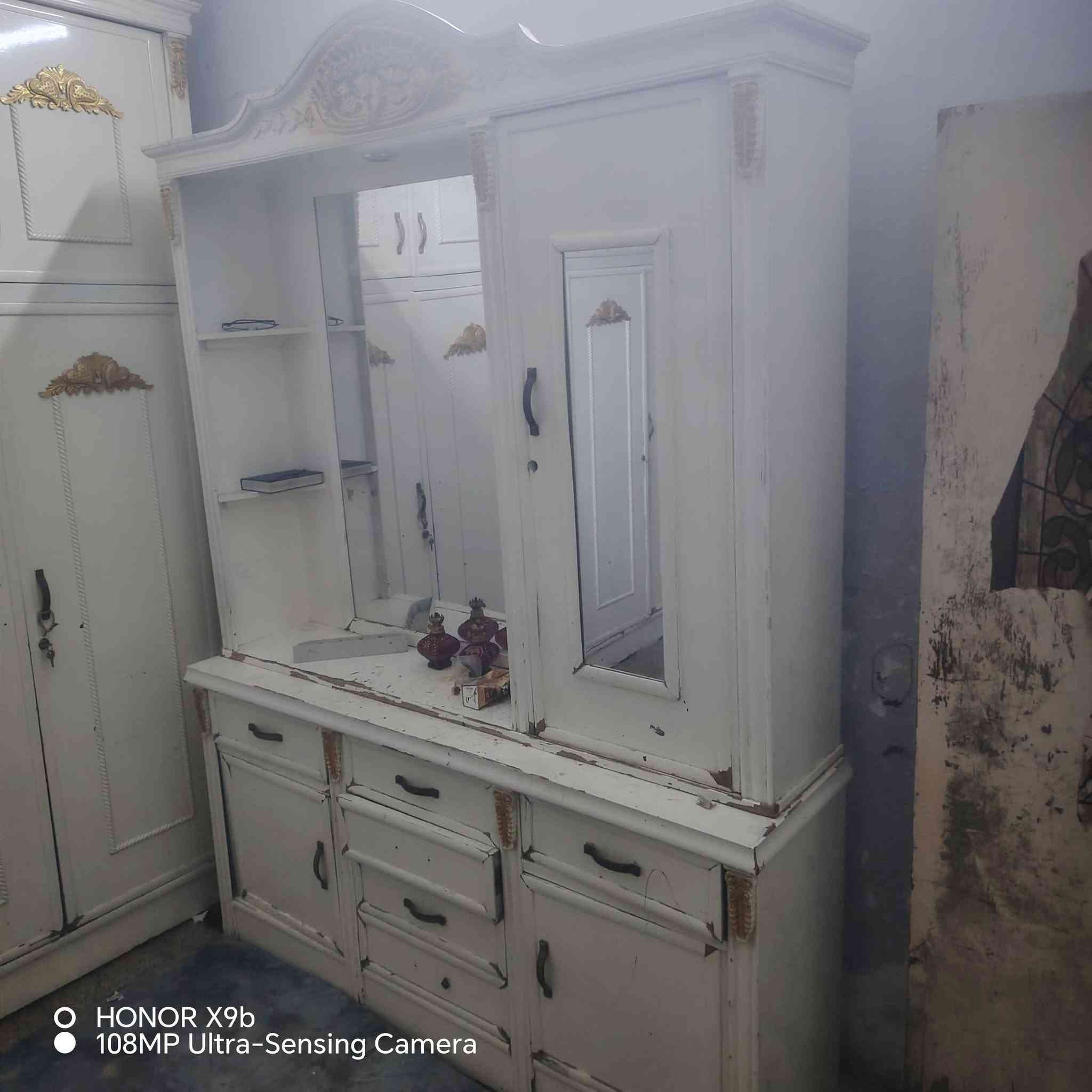 غرفه ام المسرح تسكام تفصال صاج عراقي اصلي يحتاجله اعاده صبغ مكان الدوره مستعجل على بيعاته ***********
