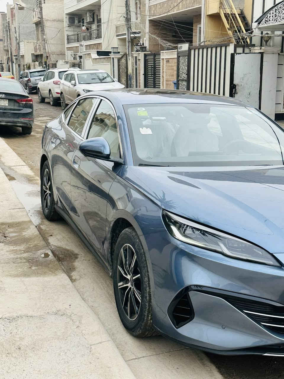 السلام عليكم
بي واي دي سيل 06 فول مواصفات مكفوله كفاله عامه وماشيه ٢٠٠٠ كيلو ورقم بغداد باسمي 
السعر ٢٣.٥٠٠.٠٠٠ عراقي وبيها مجال 
مكان السياره بغداد / حي الاعلام
للاستفسار ***********
