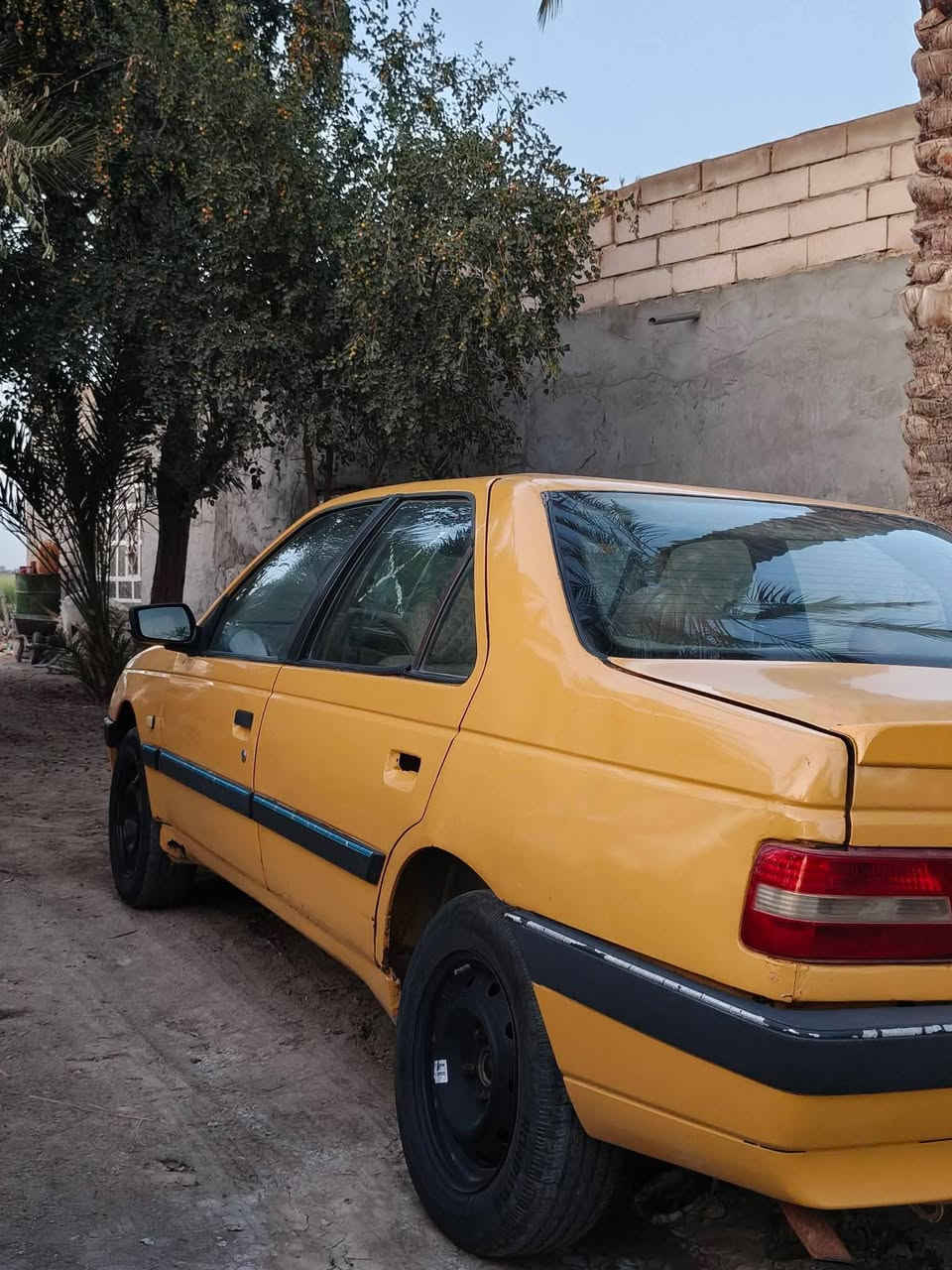 للبيع بيجو 405 كير ومكينه جدد تخم تاير حداديه جديده 
كهربائيات شغاله. 17وبيها مجال بسيط مكاني نجف باقي التفاصيل ***********
