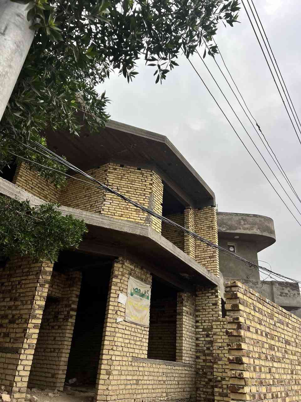 السلام عليكم هيكل طابقين الموقع ابو جوعانه الزراعي داخل بالتطويب (حي المصطفى ) موقع جدا مميز وحلو قريب ع شارع الجول شارع أسواق هدايانا  سند ٢٥ تحويل مباشر 
تفاصيل الهكيل: الطابق الاول صاله _استقبال _مطبخ _غرفتين  نوم _صحيات داخليه وخارجيه _طابق الثاني _غرفين نوم _مجمع صحيات  الهيكل موقع حلو خدمات متكاملة ٤ غرف نوم 
الاستفسار /*********** سيد حسين الاعرجي
