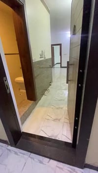 للايجارشقق طابق اول و طابق ثاني جديده جدا تحتوي على غرفتين وصاله ومطبخ...