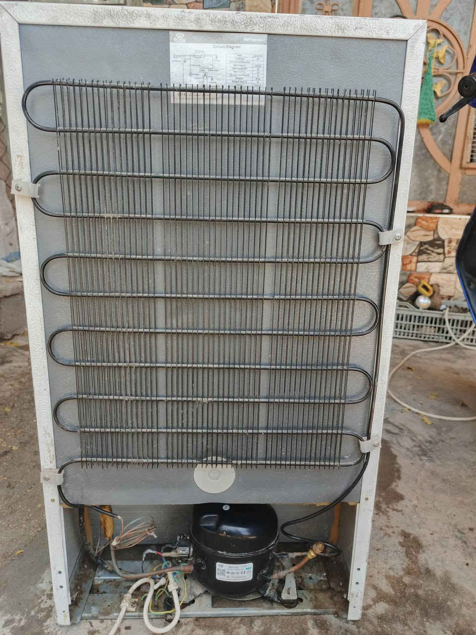 ثلاجه ماطور شغال بس غاز السعر 30 بيهه مجال ***********
