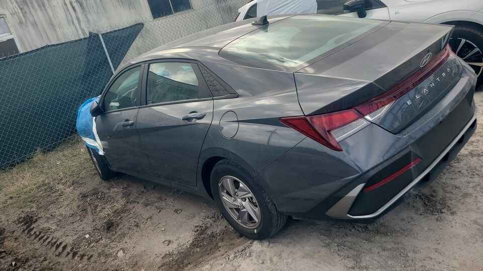 سلام عليكم 
هونداي النترا 2025  لون سموك (ترهم كتاب شهداء)
حاليا السياره مطروح بعمان
سياره ابيع عل حادثها بدون تصليح بدون كمرك 
سياره حلوه حادثها فقط بنيد 
السياره باسمي عارضها للبيع تدخل باسم المشتري 
السعر 110 قابل للتفاوض شي بسيط 
للاستفسار : عبدالله المعموري 
***********وتساب اتصال 
***********وتساب اتصال New Boston, TX
