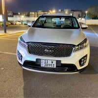 كيا سورنتو خليجي  رقم بغداد الماني بسمي  موديل ٢٠١٨  لون ابيض صدفي   ٦...