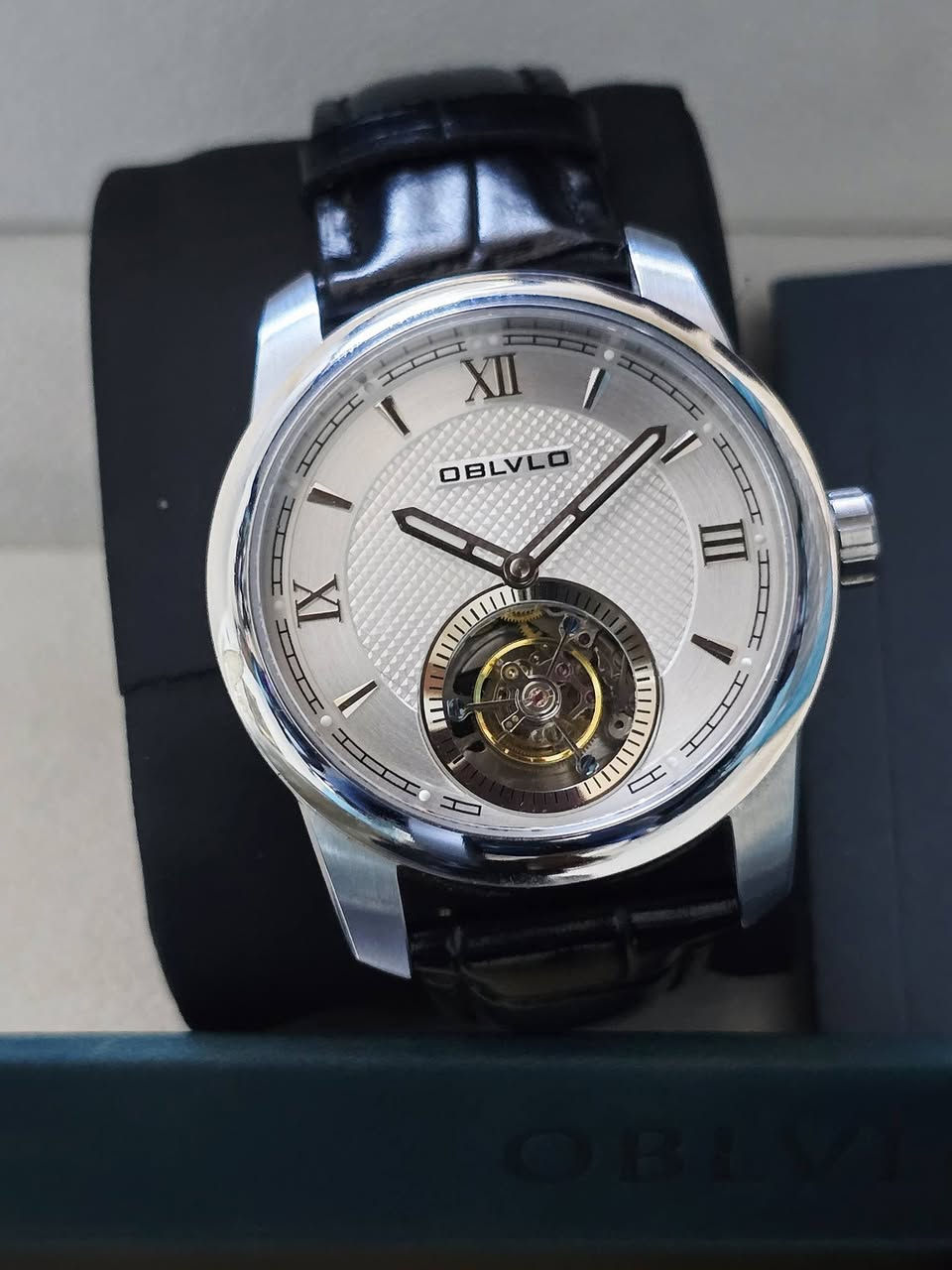 OBLVLO
اوتماتيك اصلي مكينه ياباني 
رقاص متحرك داخل الحجره 
رقاص ظاهري 
ظهر زجاجي مكشوف 
سير جلد اصلي قفل سير اصلي 
الساعه تقريبا جديده مع العلبه الداخلي وخارجية  والأوراق 
قطر ٤٣

١٦٠ دولار 
المكان اربيل 
يوجد توصيل 
Samer Akeel AlJboory 
https://www.tiktok.com/@samerakeelwatch?_r=1&_t=ZS-92XzzfzgLln


**إذا كنت صاحب هذا الإعلان وتريد حذفه لأي سبب، رجاءا أرسل رسالة إلى الدعم الفني**