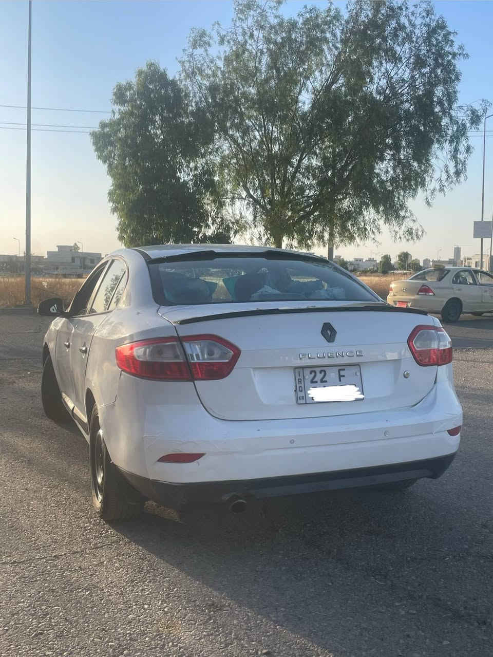 Renault fluence رینۆ فلۆنسی ***********
مۆدیل ٢٠١٥ رەنگی سپی 
چوار پارچەی سبوغە 
پێش کەپسە 
گێچ ئەلیکترۆنی
چوار جام کارەبا 
گێر ئۆتۆماتیک 
ABS
سویج شقارتە بیلاد
١٥٠ هەزار رۆشتووە
چوار تایەی نوێی لەسەرە 
بیلاد  گێر و مەکینە سێنترایە 
گێر و مەکینە بە شەرت 
تەبرید لەسەر سویج تازە غازی تێکراوە 
تەقەو رەقە و بەناوکردن بە شەرت سەنەوی نوێیە بە ناوی خۆمانە سەیارەکە یەک دەستە 
نرخی ٦٣ وەرەقەو محامەلەکی کەم رەقەمی ساحێبی *********** أربيل, العراق
